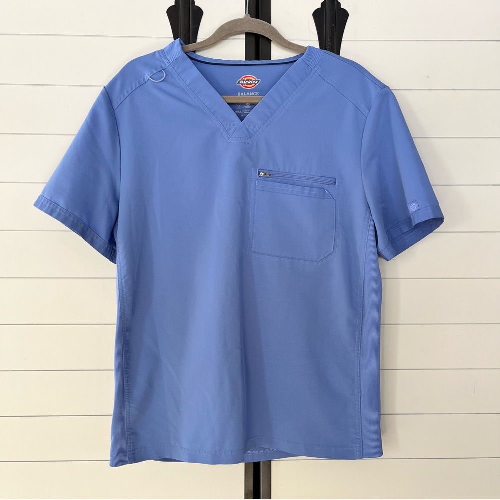 Dickies Balance Men's Light Blue V-Neck Short Sleeve Scrub Top Zip Pocket Medium